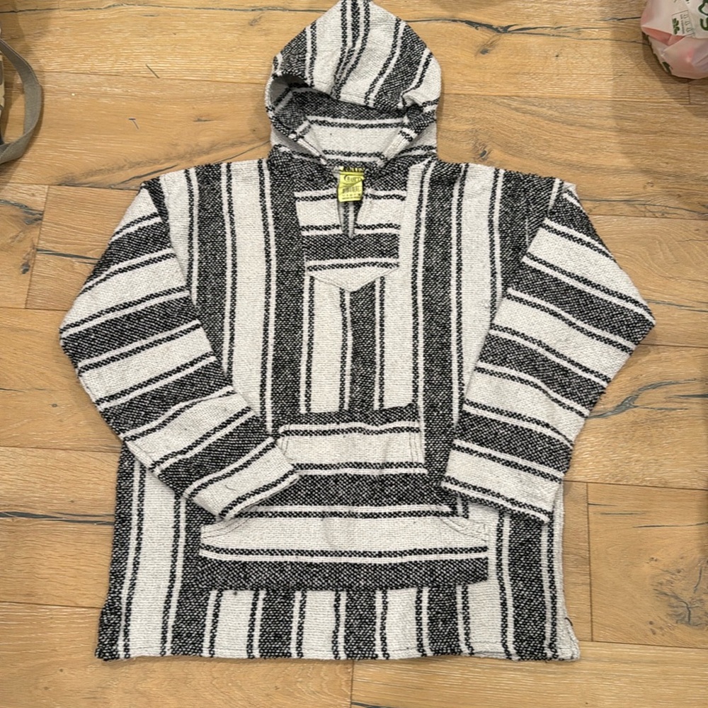 Gently worn Baja style woven pullover hoodie. Made in Mexico. Black/white Sz Lg